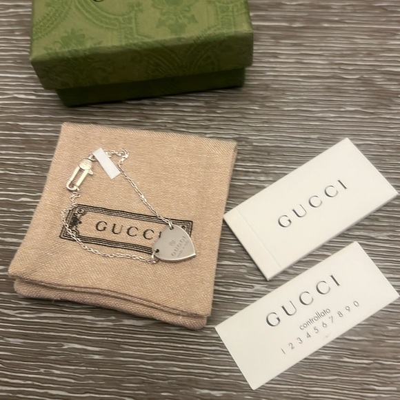 GUCCI TRADEMARK BRACELET WITH HEART PENDANT - Picture 3 of 7